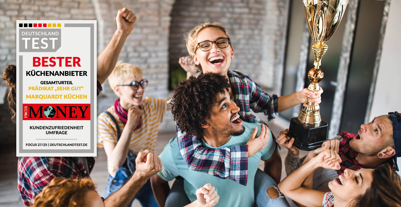 Glückliche Menschen nach Pokalsieg