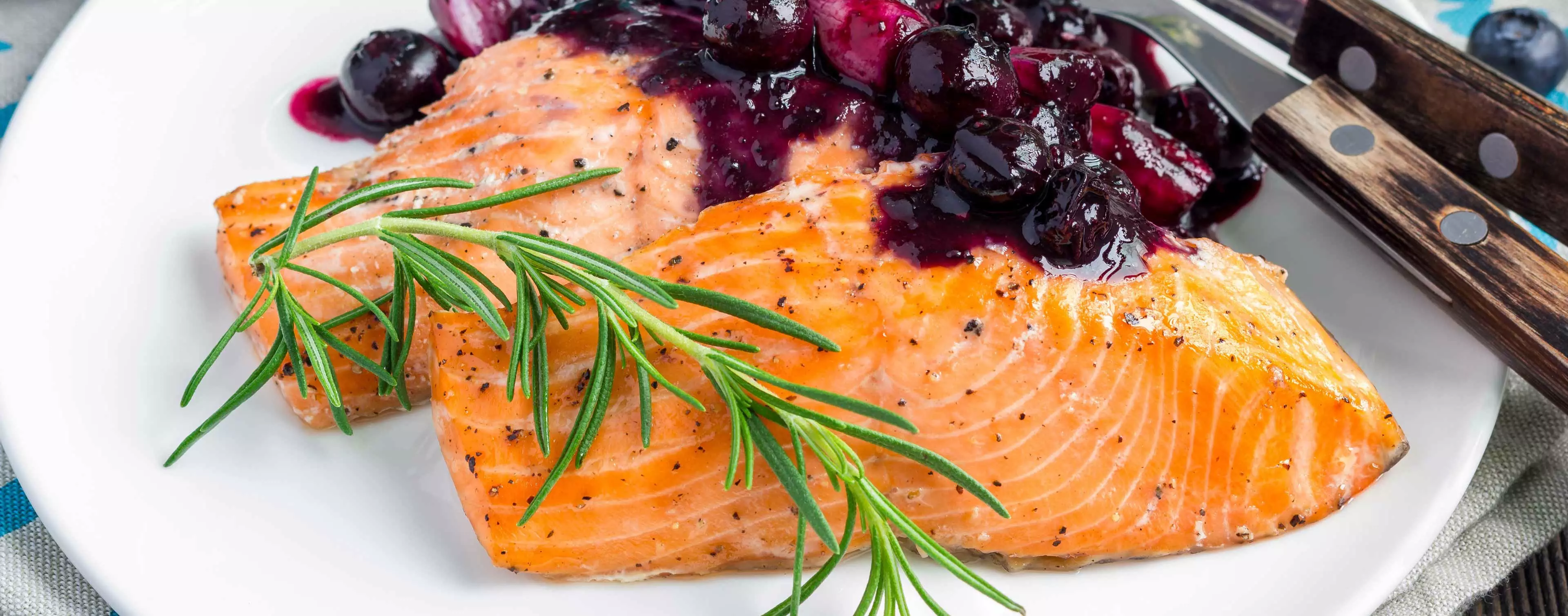 Lachs-mit-Blaubeeren