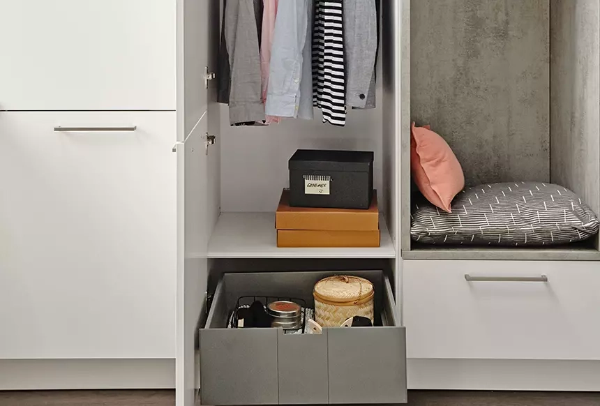 Garderoben Schrank im Hauswirtschaftsraum