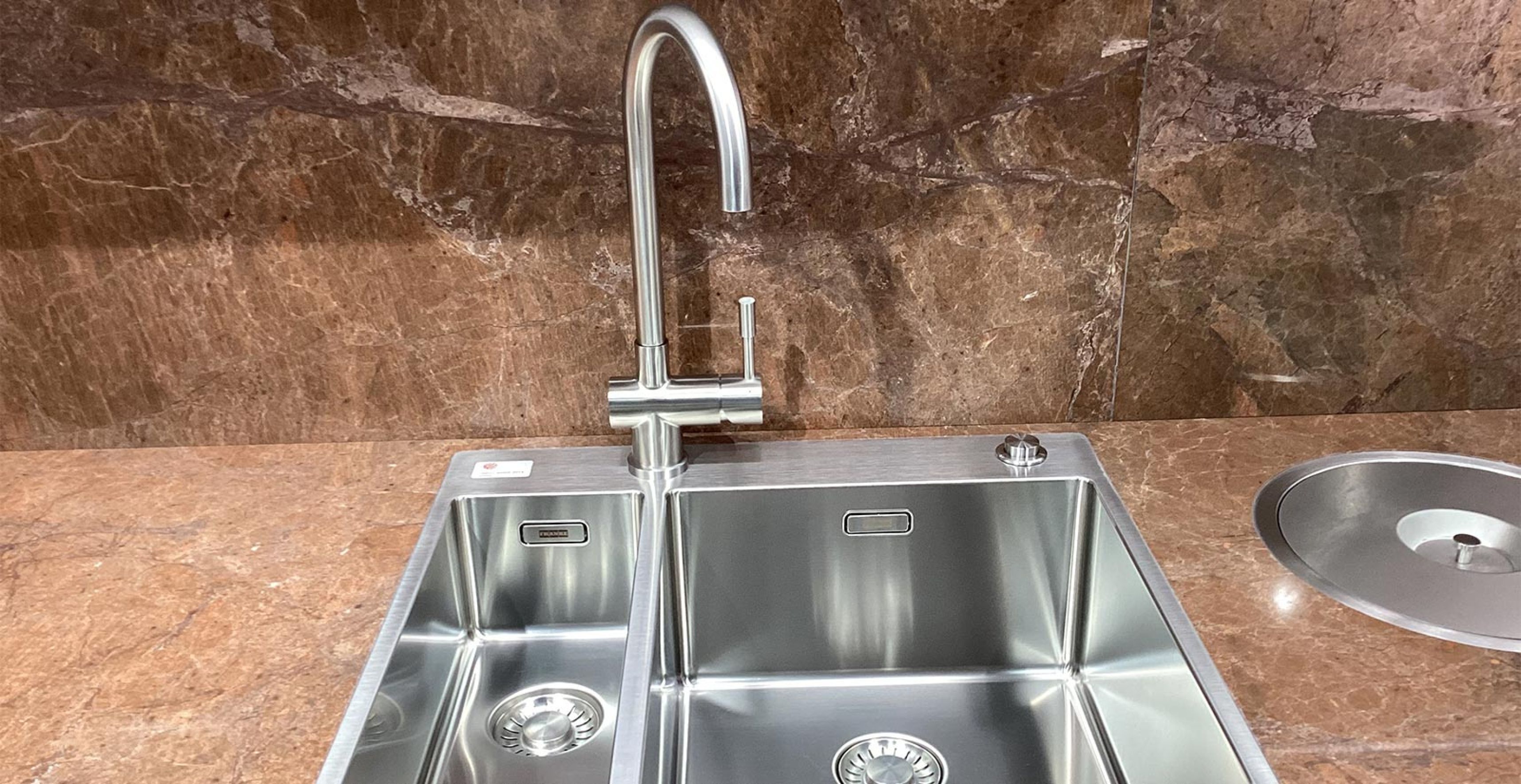 KNB11-Waschbecken-Franke.jpg