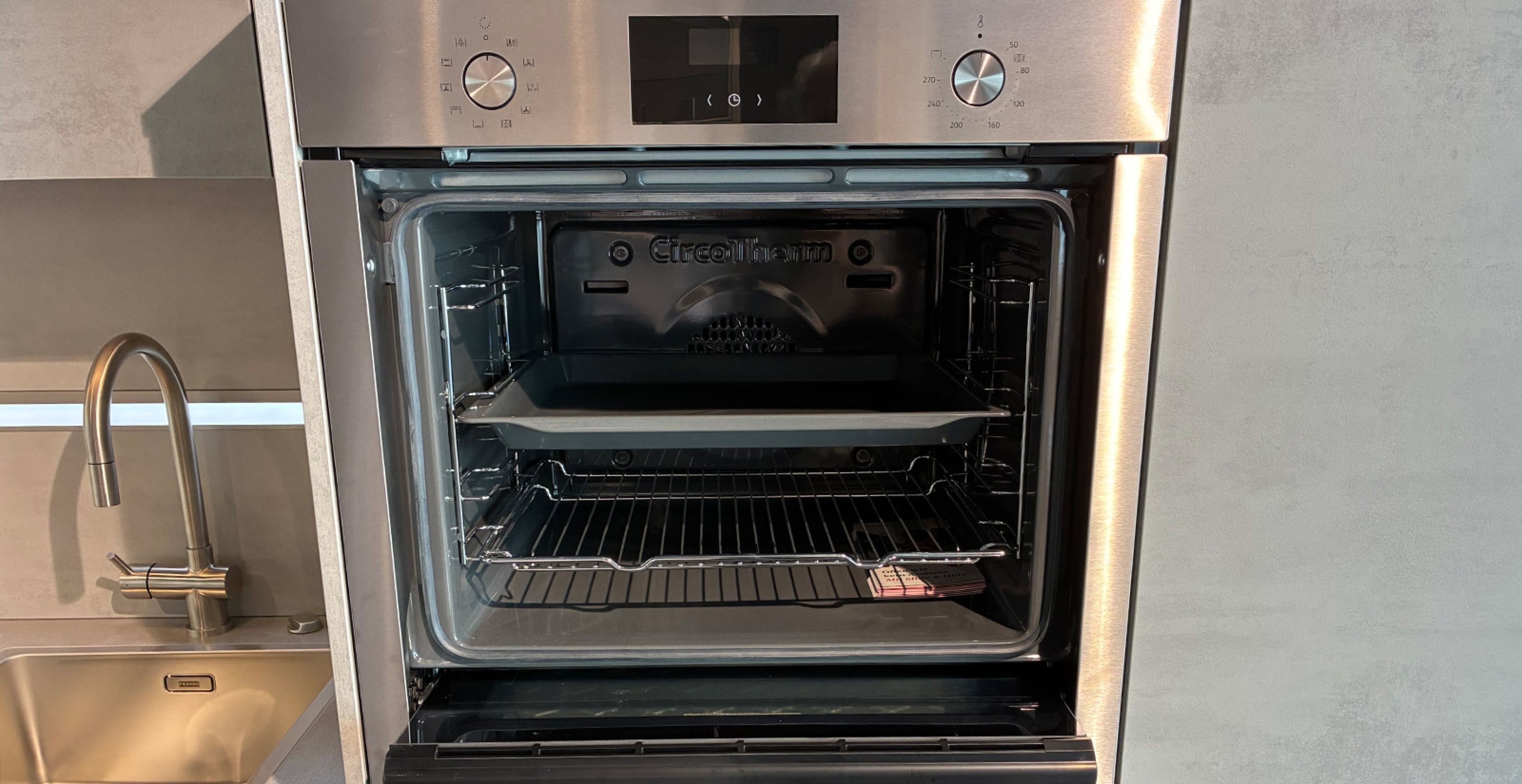 NÜNB10-Backofen-offen.jpg