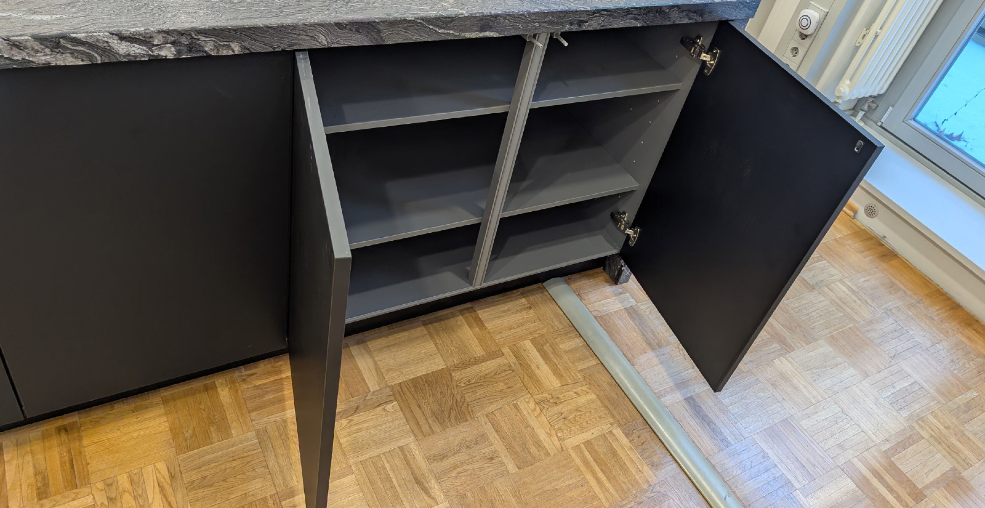TN16_Schrank-Insel-offen.jpg