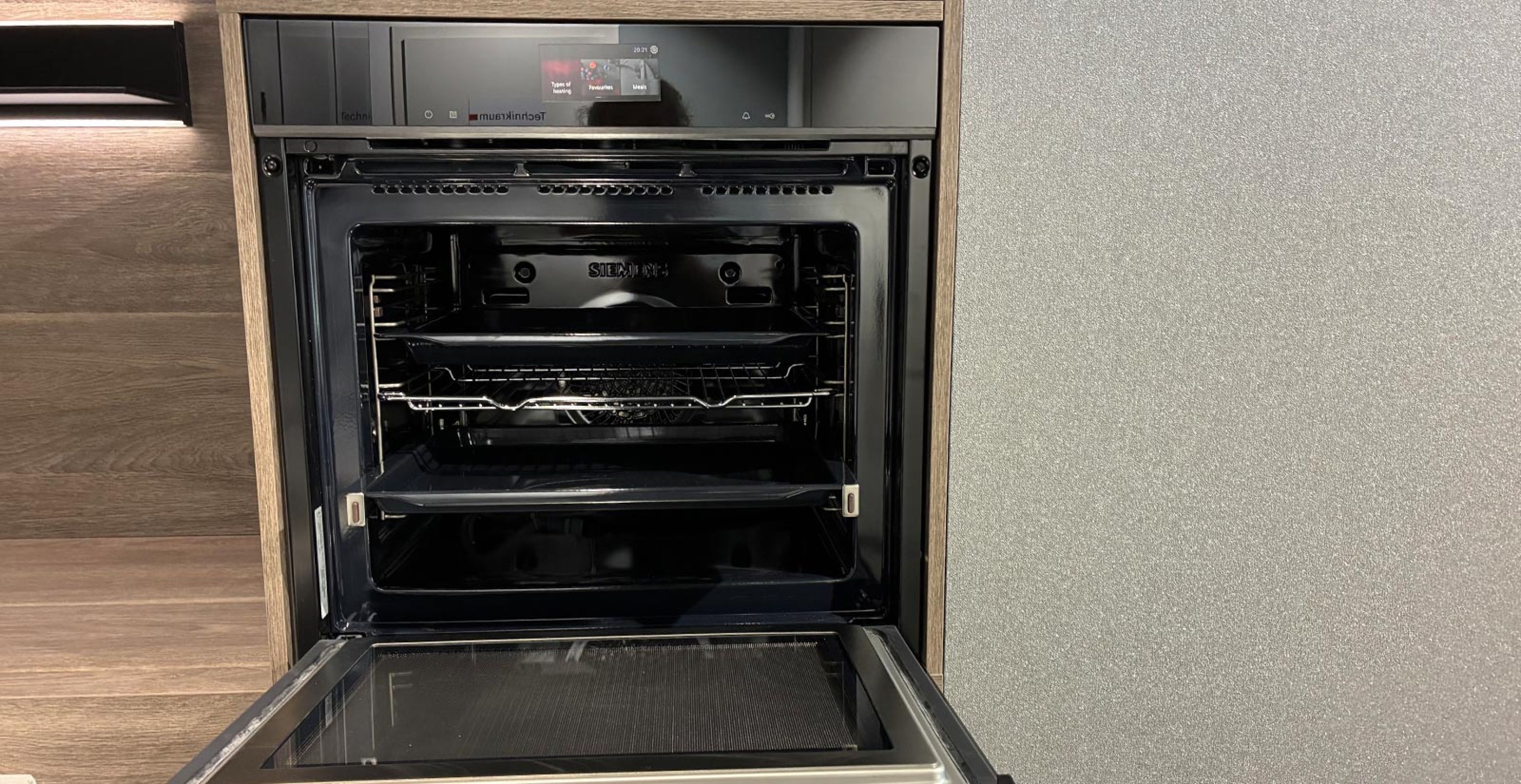 NÜN24-Backofen-offen.jpg