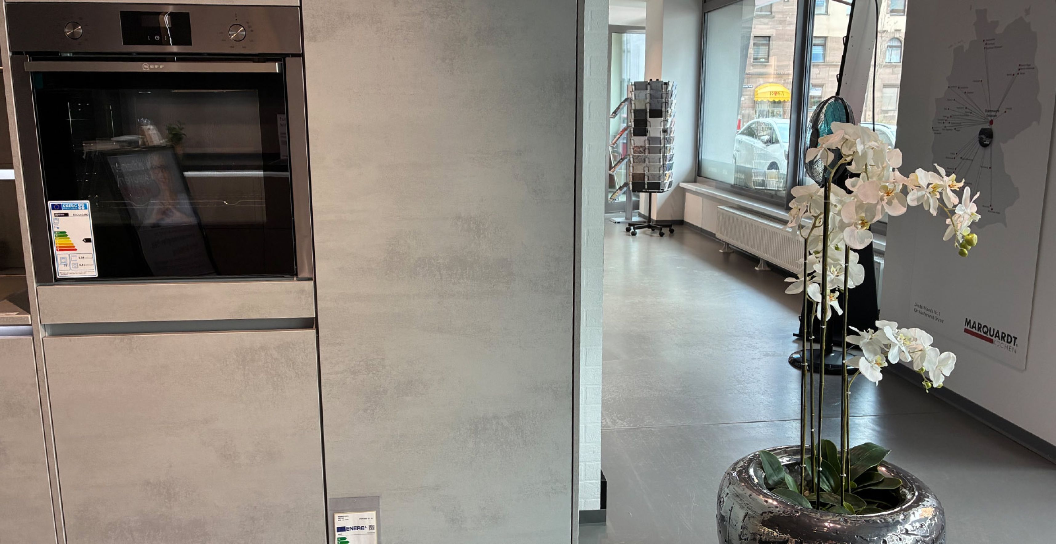 NÜNB10-Kühlschrank-geschlossen.jpg