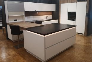 Pronorm Musterküche mit Elektrogeräte von Siemens im Abverkauf