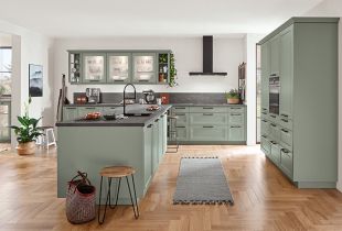 Landhausküche mit Farbe