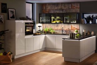 Marquardt Küchen: Grifflose U Küche Mit Designglastüren Und Mystic Black