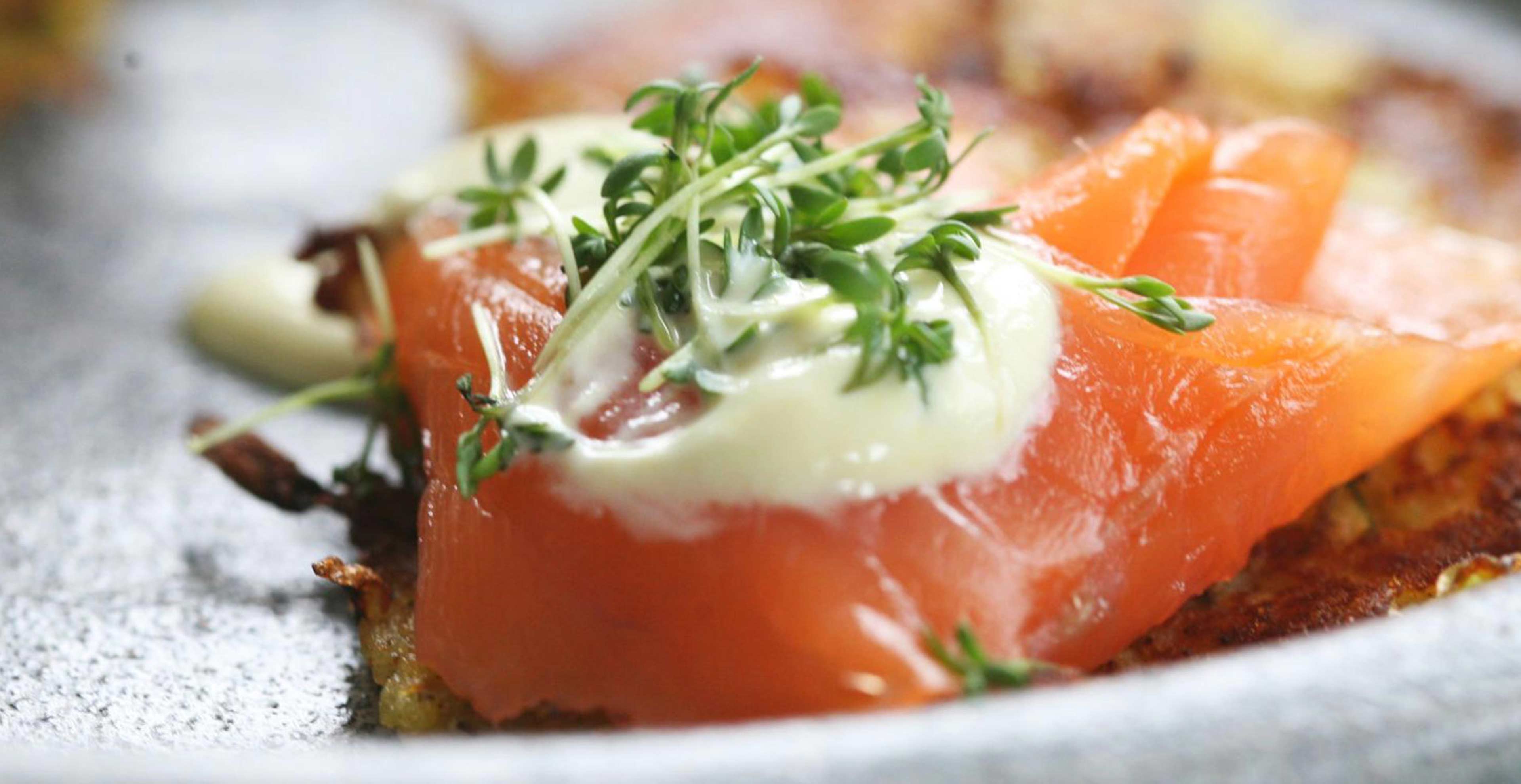 Kartoffel-Fenchel Rösti mit Lachs