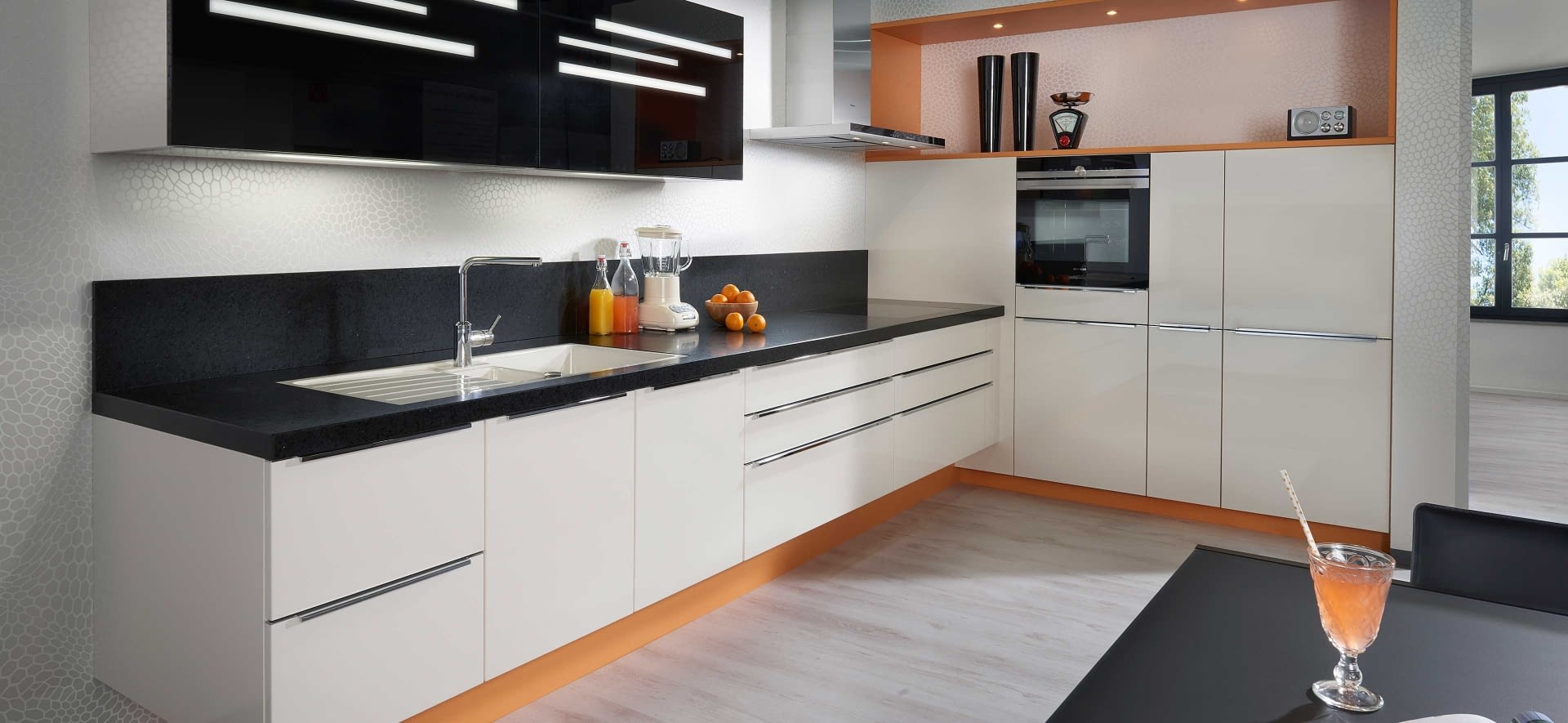 Moderne L-Küche Chicago Magnolia mit Oro Preto – Marquardt Küchen Moderne L-Küche Chicago Magnolia mit Oro Preto – Marquardt Küchen