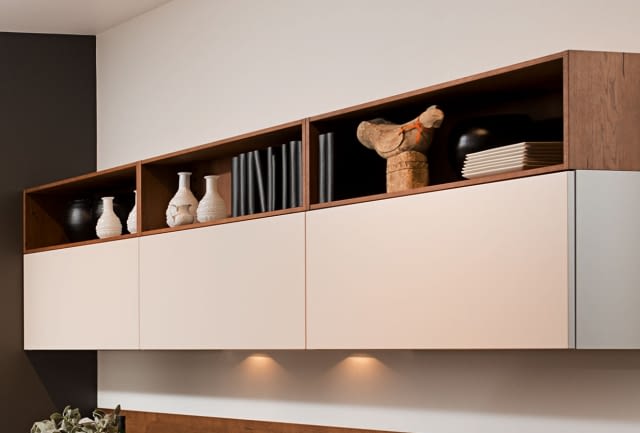 Inselküche Legno Eiche Marone mit Oro Preto und Sabbia Beige