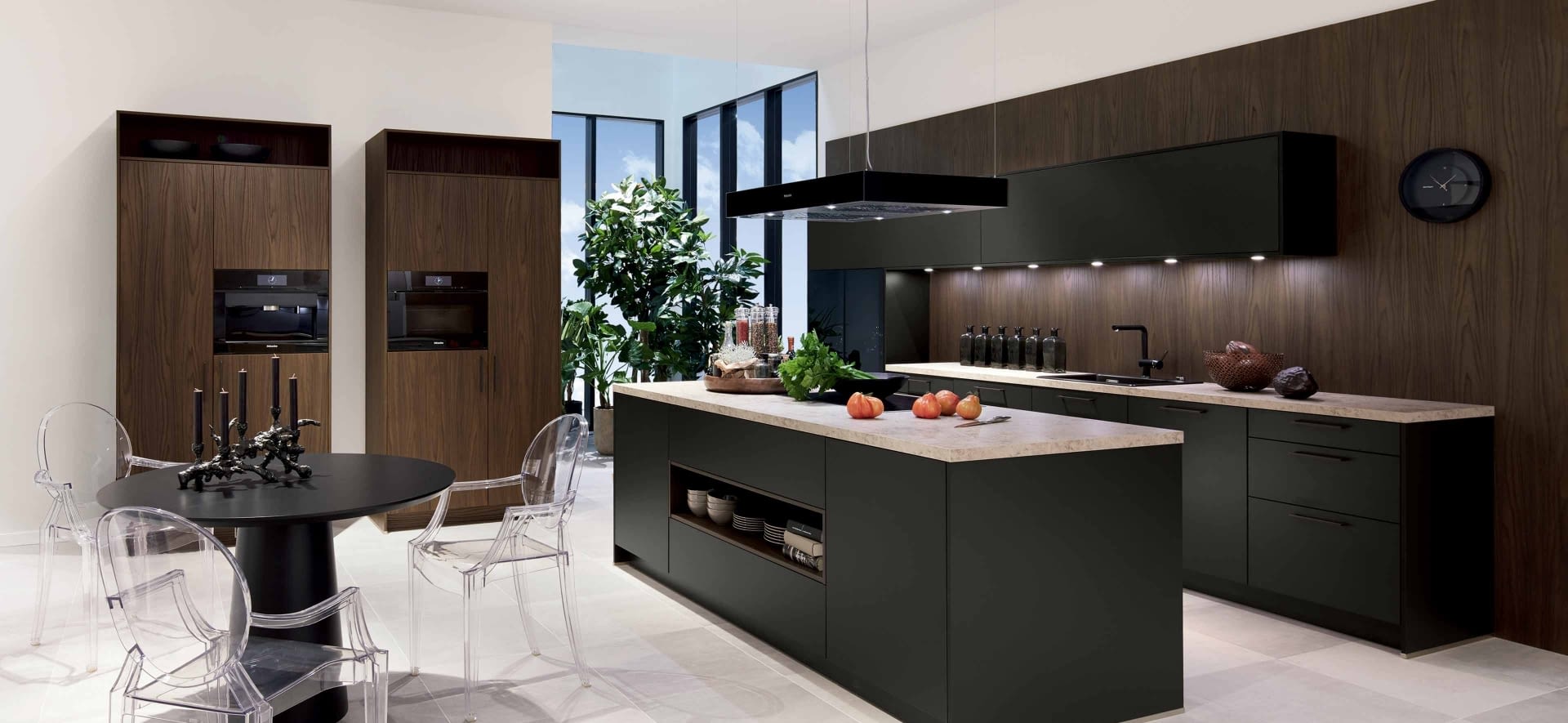 Moderne Küche Havannaschwarz & Sherwood dunkelbraun - Marquardt Küchen